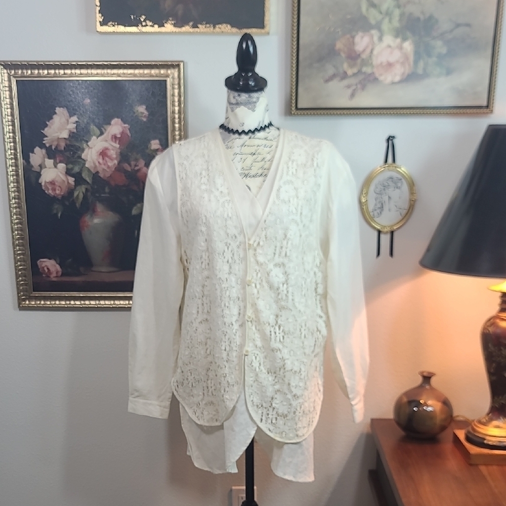 Bella Camicie Elegant Linen Cream Top With Lace Vest